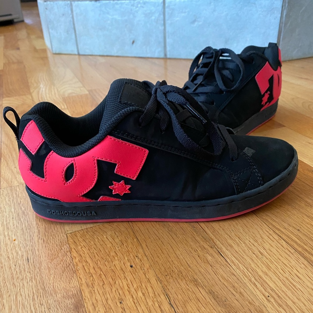 DC shoes, size 9, black and hot pink!